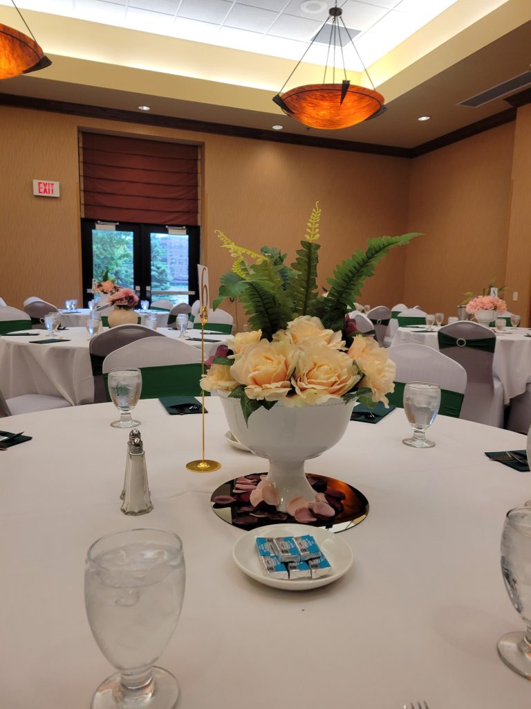 Hotel banquet · emerald green · 17 May 2025
